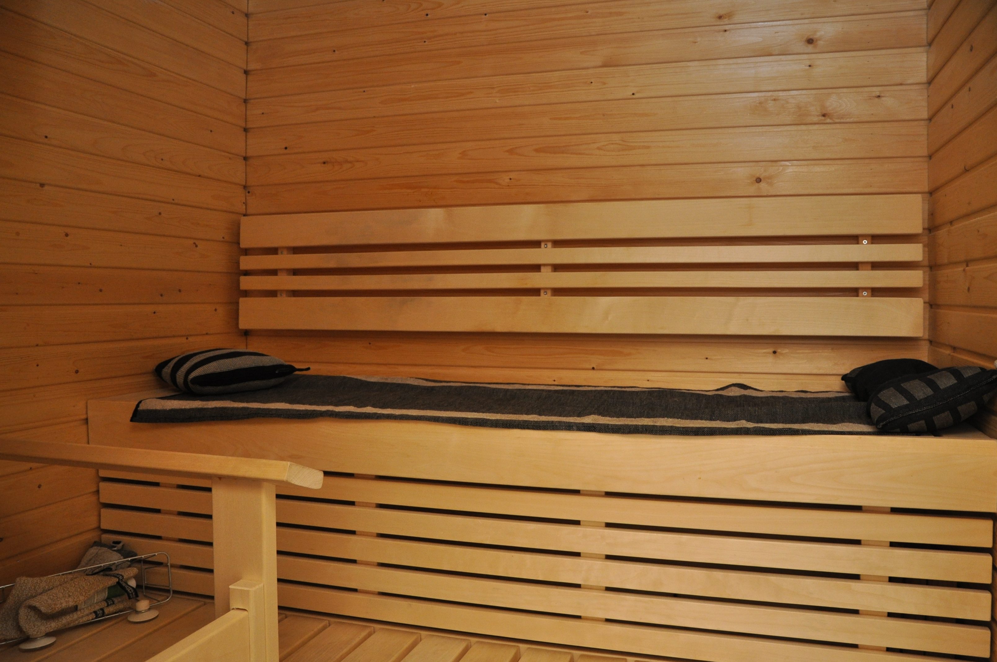 Nyt olisi vuokrattavana valoisa saunallinen kaksio erittäin keskeiseltä sijainnilta Lauttasaaresta!
